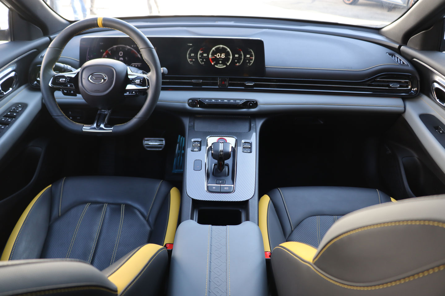 عکس گک امپو داخل