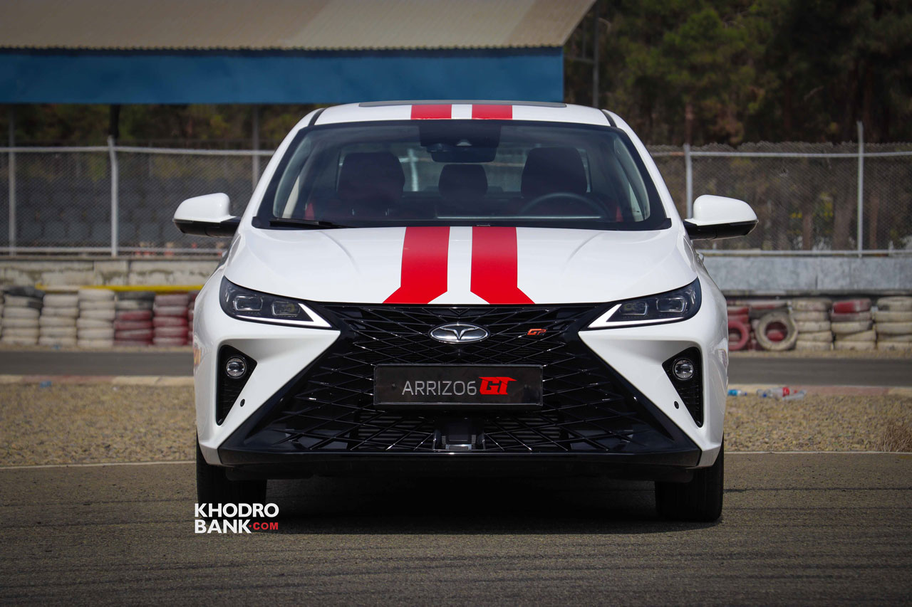  آریزو 6 جی تی از نمای روبرو 