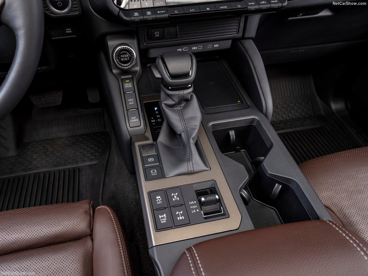 تویوتا پرادو 2025