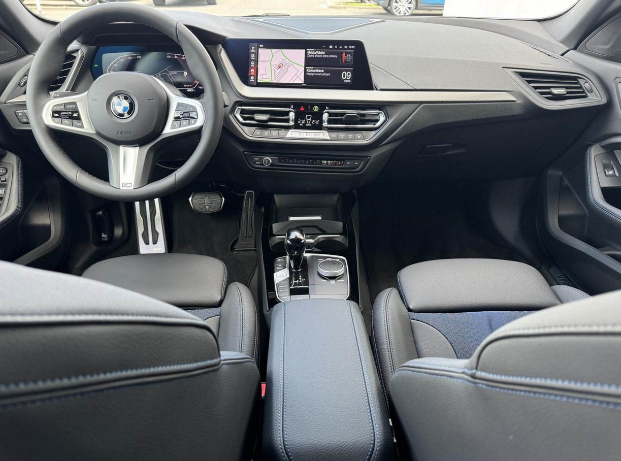 بی ام و 225L Night Edition