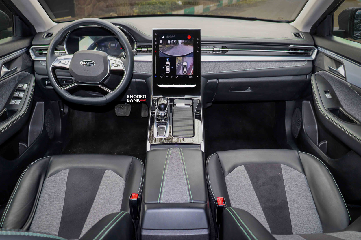 داخل ماشین کی ام سی