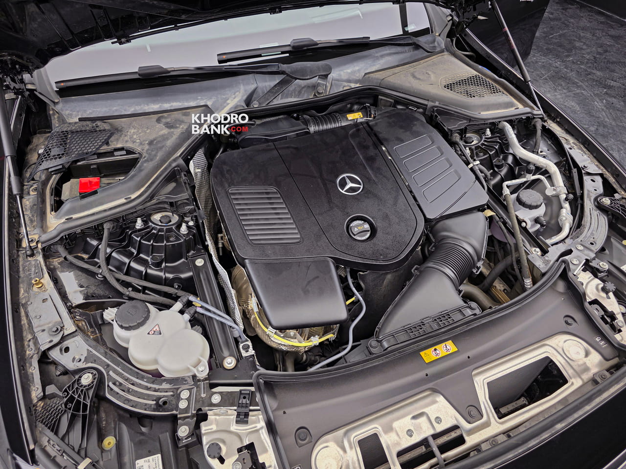 مشخصات فنی مرسدس بنز E300 سالون