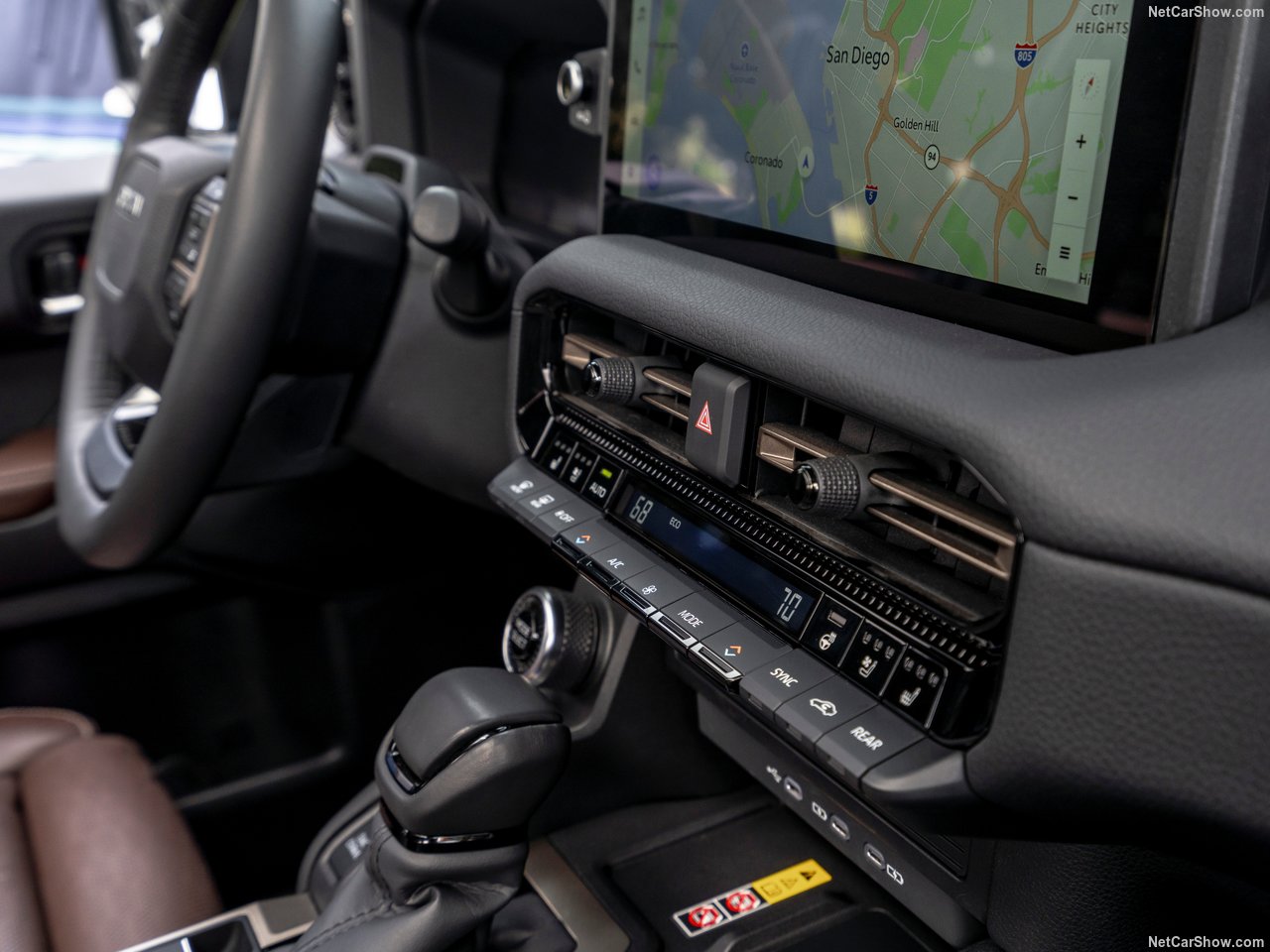 تویوتا پرادو 2025