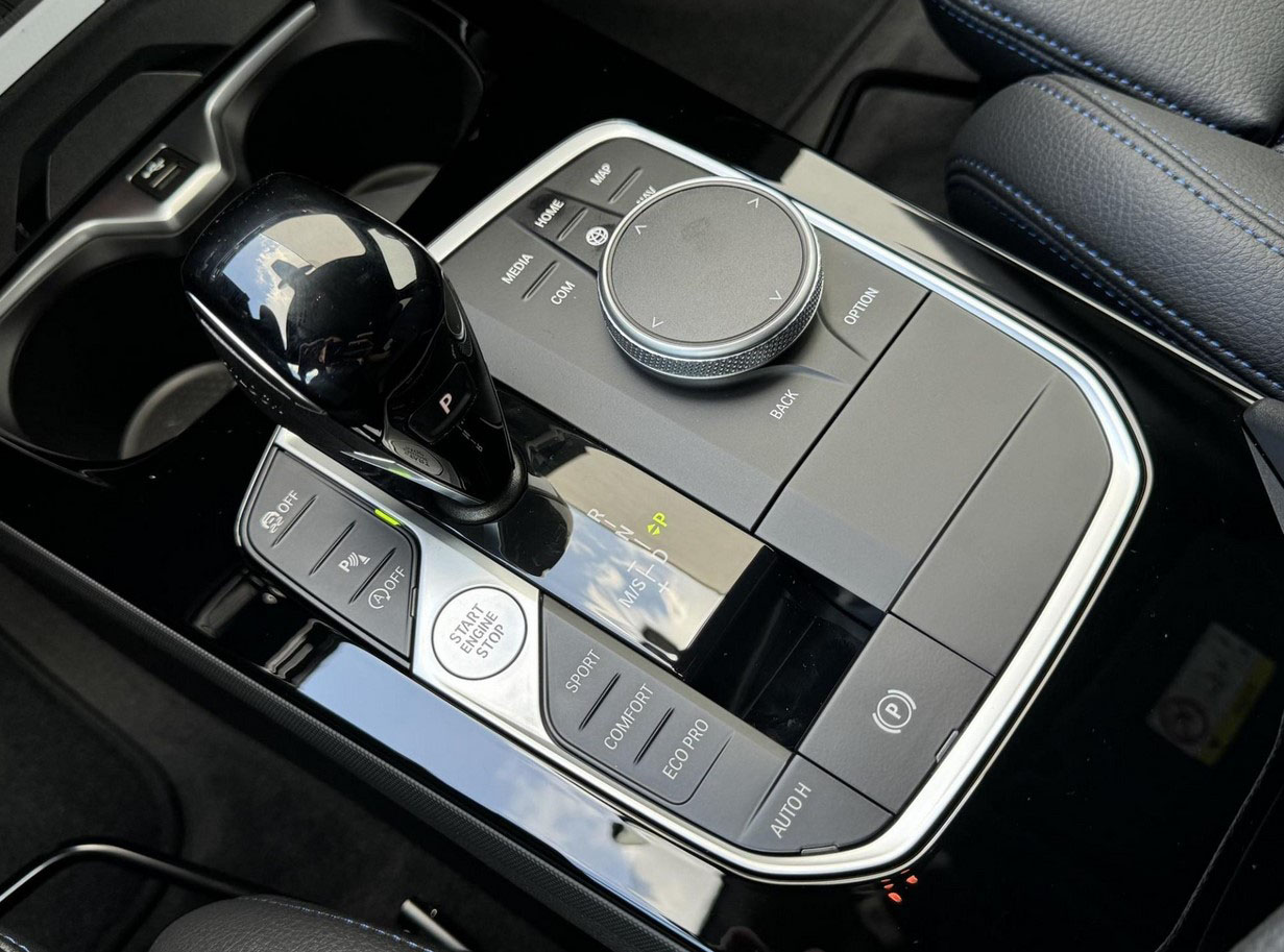 بی ام و 225L Night Edition