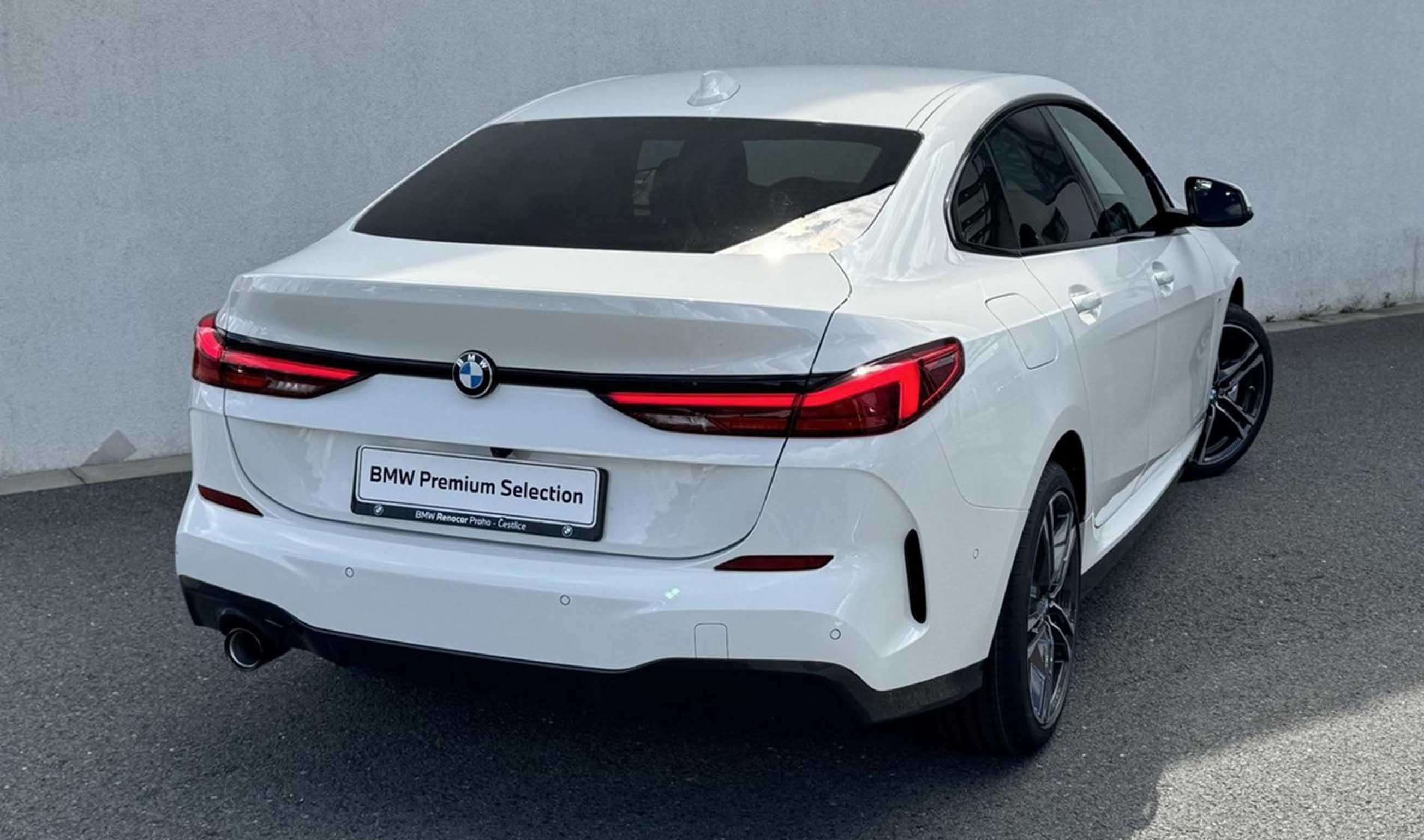 بی ام و 225L Night Edition