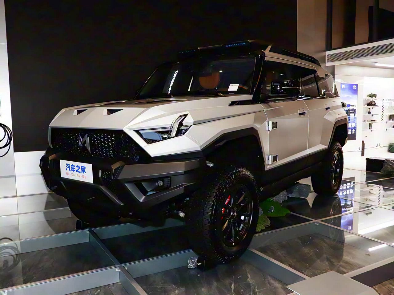 دانگ فنگ M-Hero