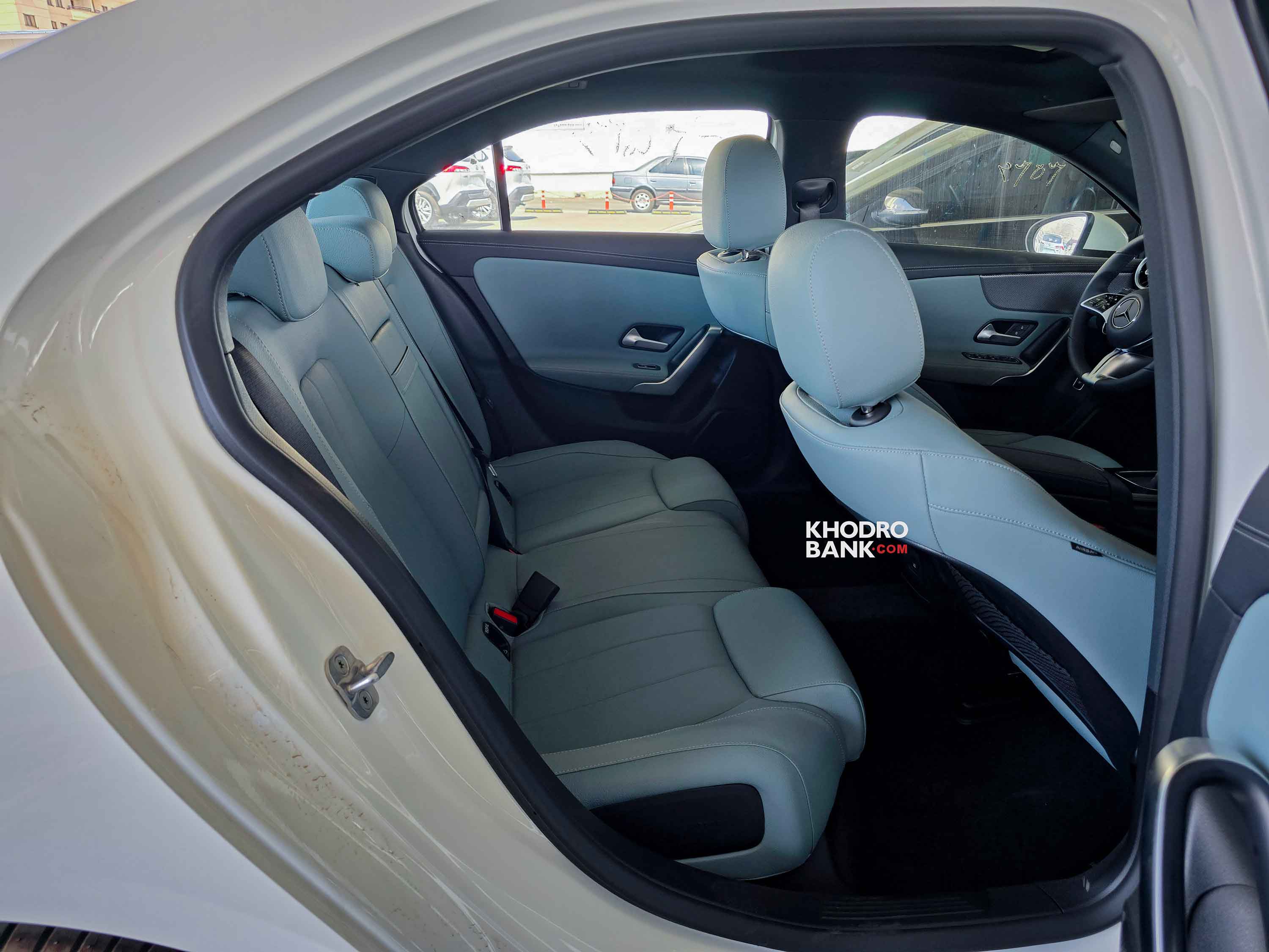 مرسدس بنز A180L