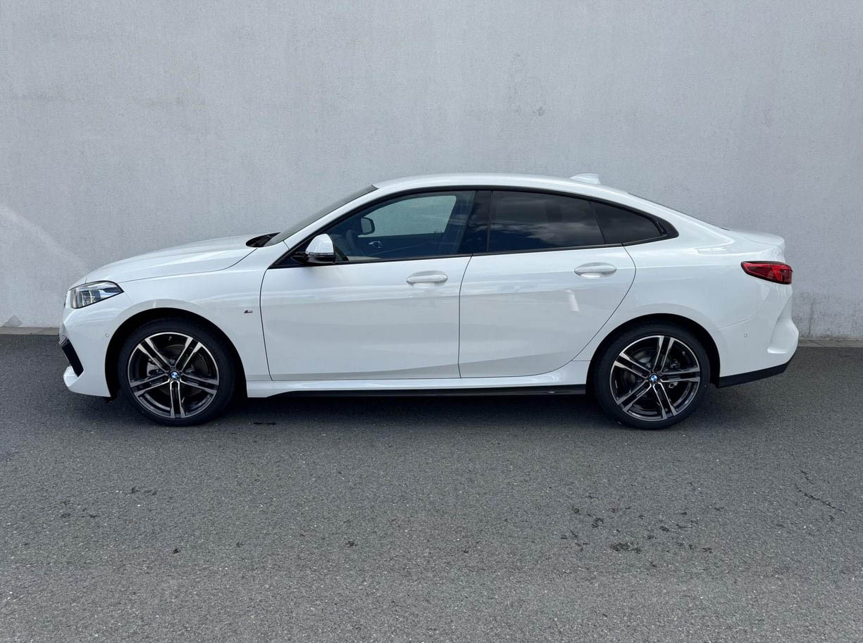 بی ام و 225L Night Edition