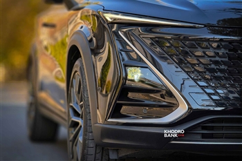 تصویر نمای بسته از طراحی چراغ جلو در خودرو چانگان UNI T