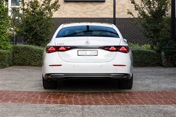 نمای عقب مرسدس بنز E200 جدید