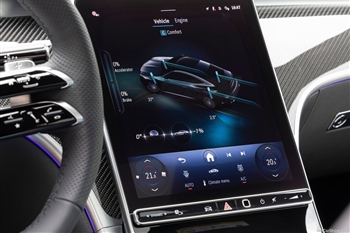 تصویر امکانات رفاهی و نمایشگر لمسی خودرو مرسدس بنز CLE200