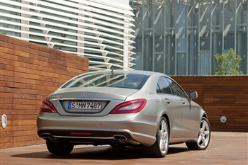 تصویر نمای عقب خودرو مرسدس بنز CLS 500  با کد اتاق W218