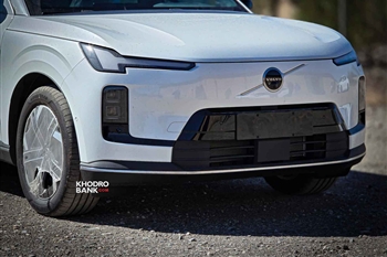 تصویر نمای بسته از طراحی بخش جلو ولوو XC70