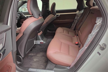تصویر فضای ردیف عقب در کابین ولوو S90 PHEV