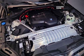 تصویری از محفظه موتور و پیشرانه BMW X3 xDrive 25L