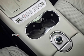 عکس از جزئیات طراحی و امکانات رفاهی در داخل کابین بی وای دی سیلیون 06