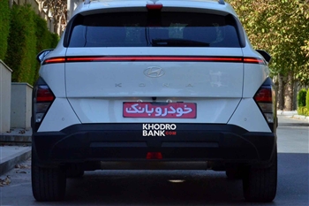 تصویر تمام رخ عقب ماشین هیوندای کونا