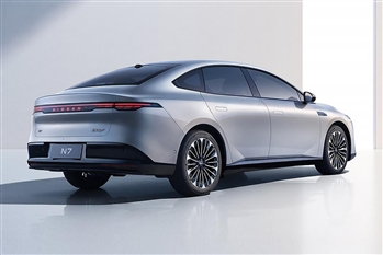 تصویر نمای ظاهری نیسان N7 از زاویه سه رخ عقب راست