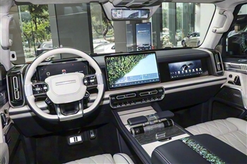 داخل کابین دانگ فنگ M-Hero