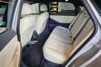 فضای ردیف عقب نیسان N6 Phev