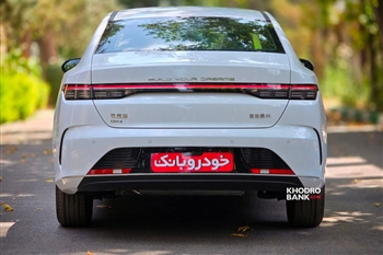نمای عقب ماشین دسترویر 05