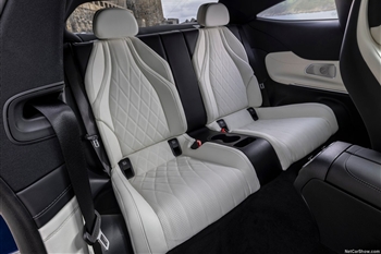 تصویر جزئیات طراحی داخل کابین مرسدس بنز CLE 200 کوپه