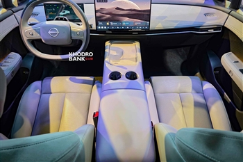 تصویر کلی نمای دلخل کابین نیسان N7