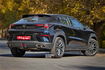 عکس نمای ظاهری خودرو چانگان UNI-T از زاویه سه رخ عقب راست