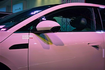 تصویر نمای بسته از طراحی آینه های جانبی نیسان N7