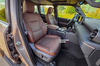 تصویر کلی از طراحی صندلی های ردیف جلو در تویوتا پرادو J250