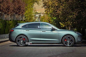 عکس از نمای جانبی خودرو ارس HM5