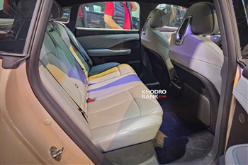 تصویر فضای ردیف عقب در کابین نیسان N7