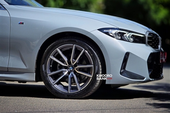 نیم رخ جلو بی ام و 325i