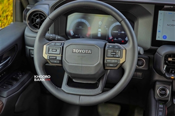 تصویر نمای بسته از رطاحی غربیلک فرمان در تویوتا پرادو J250