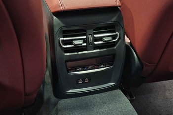تصویر دقیق از جزئیات طراحی  و امکانات داخل کابین خودرو BMW i3 eDrive 40L
