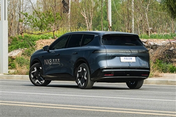نمای سه رخ عقب خودرو نیسان NX8