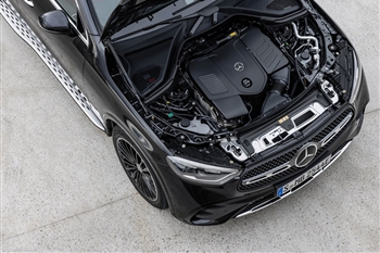 تصویر پیشرانه و موتور هیبرید خفیف مرسدس بنز GLC 200 کوپه