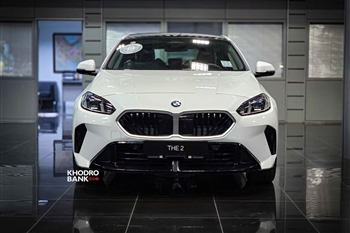 تصویر تمام رخ جلو خودرو سدان بی ام و 225L M Sport