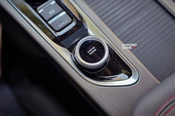 تصویر جزئیات و امکانات داخل کابین چانگان UNI-T