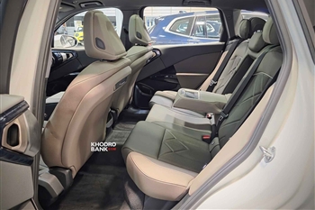 تصویر فضای ردیف دوم داخل کابین BMW X3 xDrive 25L