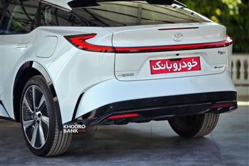 نمای عقب تویوتا bZ5