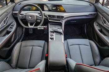 تصویر کلی از طراحی فضای داخل کابین چانگان UNI-T