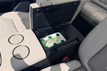 تصویر کول باکس و محفظه داخل کابین نیسان N7