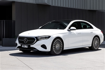 نمای سه رخ جلو بنز E200 جدید