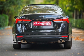 نمای عقب نیسان آلتیما