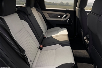 تصویر فضای داخل کابین خودرو لندروور دیسکاوی اسپرت