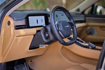 عکس از فضای داخل کابین خودرو ارس HM5 از نمای بیرونی 