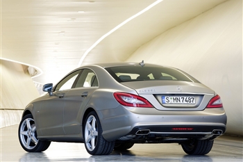تصویر نمای خارجی مرسدس بنز CLS 500  از زاویه دید سه رخ عقب چپ