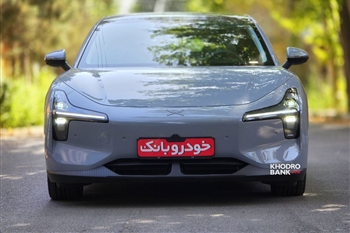 نمای جلو ماشین مونا
