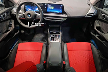 تصویر کلی از طراحی فضای داخل کابین خودرو BMW 225L MSport